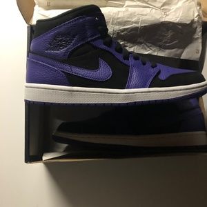 Jordan 1s mid